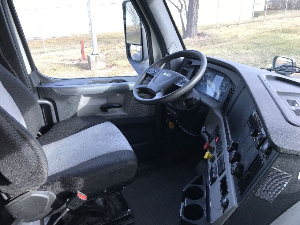 Sleeper Tractor-Heavy Duty Tractors-Freightliner-2019-T12664ST-Harrisonburg-VA-457,978\n\t\tmiles-$ 55,500 - Image 14