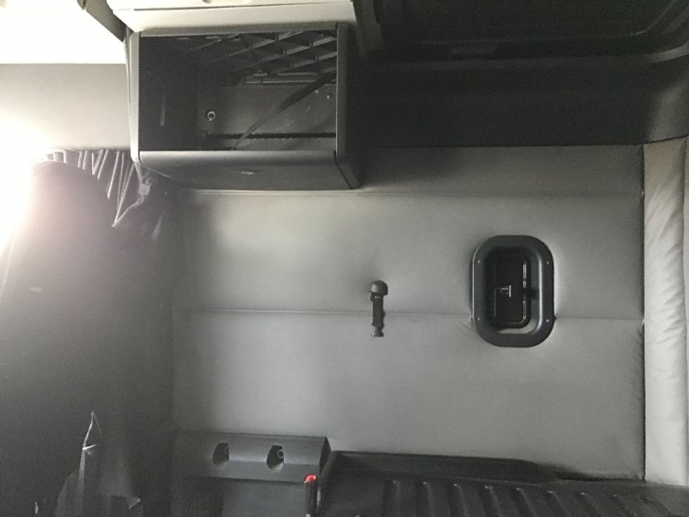 Sleeper Tractor-Heavy Duty Tractors-Freightliner-2019-T12664ST-Harrisonburg-VA-457,978\n\t\tmiles-$ 55,500 - Image 18