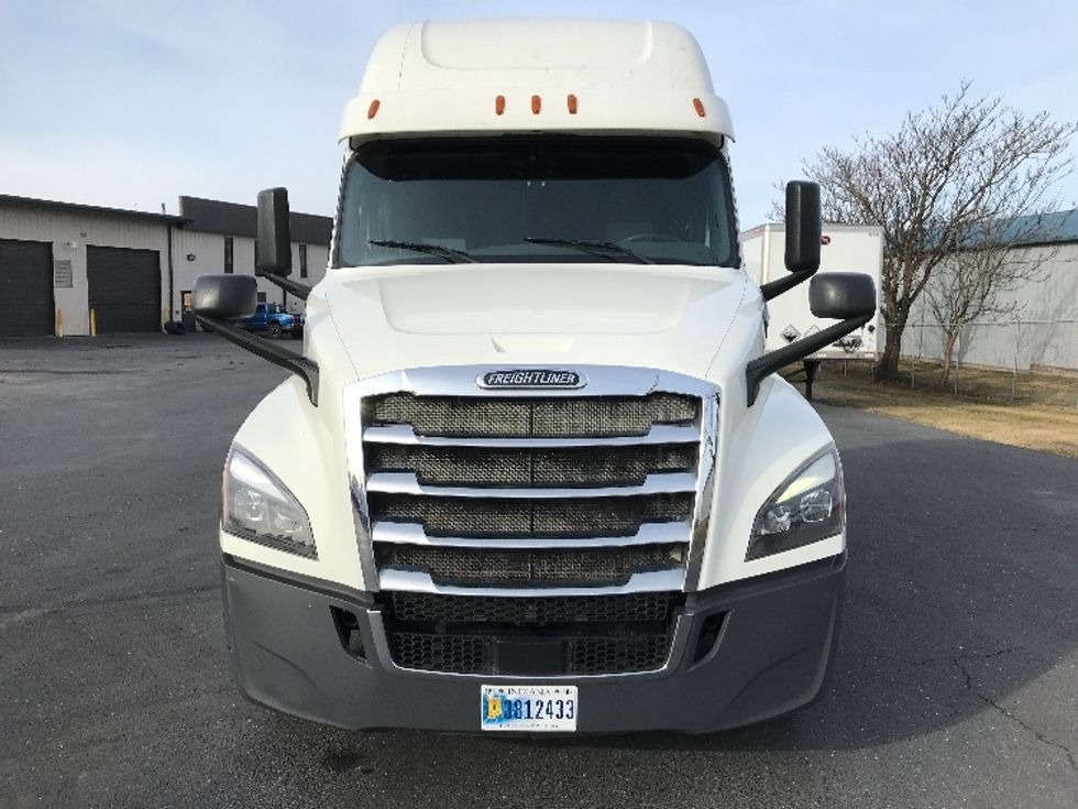 Sleeper Tractor-Heavy Duty Tractors-Freightliner-2019-T12664ST-Harrisonburg-VA-457,978\n\t\tmiles-$ 55,500 - Image 2