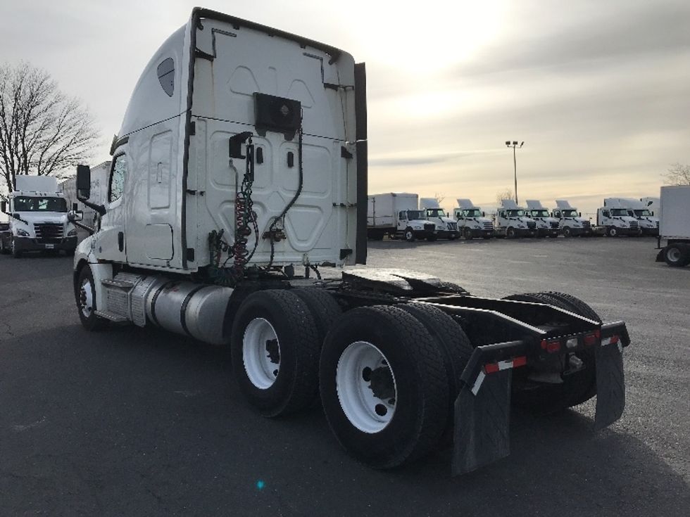 Sleeper Tractor-Heavy Duty Tractors-Freightliner-2019-T12664ST-Harrisonburg-VA-457,978\n\t\tmiles-$ 55,500 - Image 5