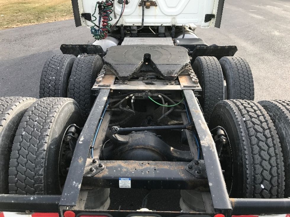 Sleeper Tractor-Heavy Duty Tractors-Freightliner-2019-T12664ST-Harrisonburg-VA-457,978\n\t\tmiles-$ 55,500 - Image 6