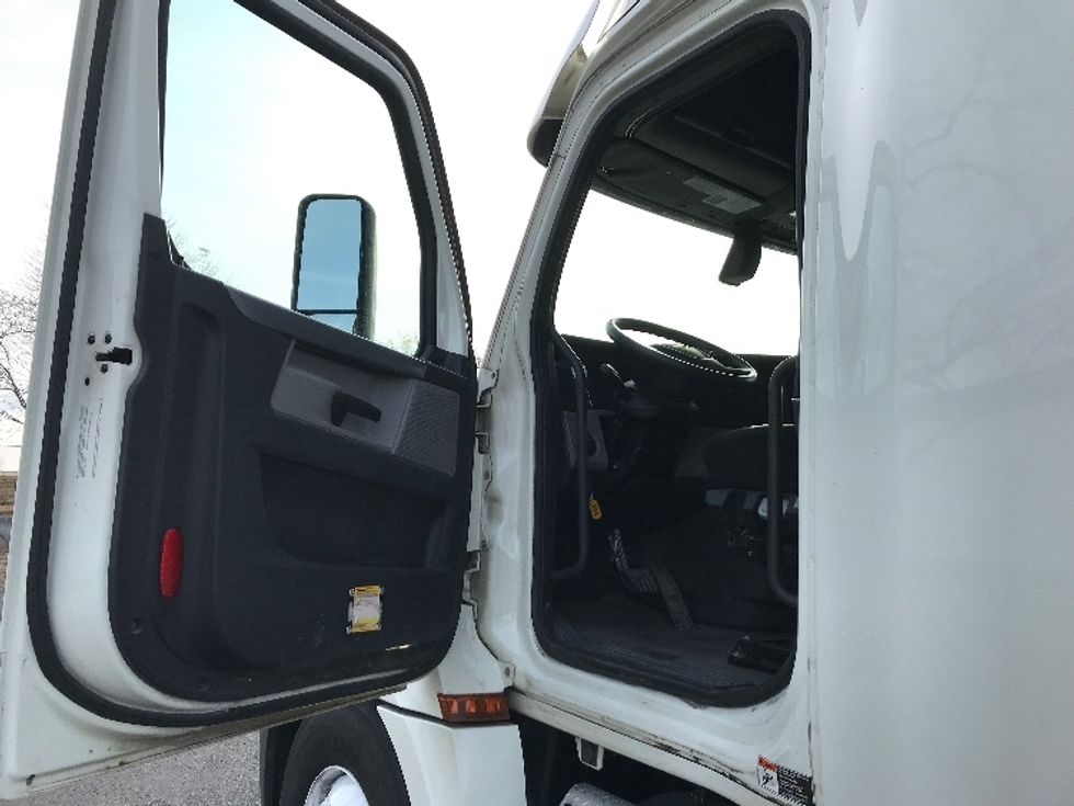 Sleeper Tractor-Heavy Duty Tractors-Freightliner-2019-T12664ST-Harrisonburg-VA-457,978\n\t\tmiles-$ 55,500 - Image 9