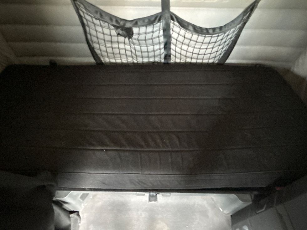 Sleeper Tractor-Heavy Duty Tractors-Freightliner-2019-T12664ST-Hattiesburg-MS-701,552\n\t\tmiles-$ 49,000 - Image 17