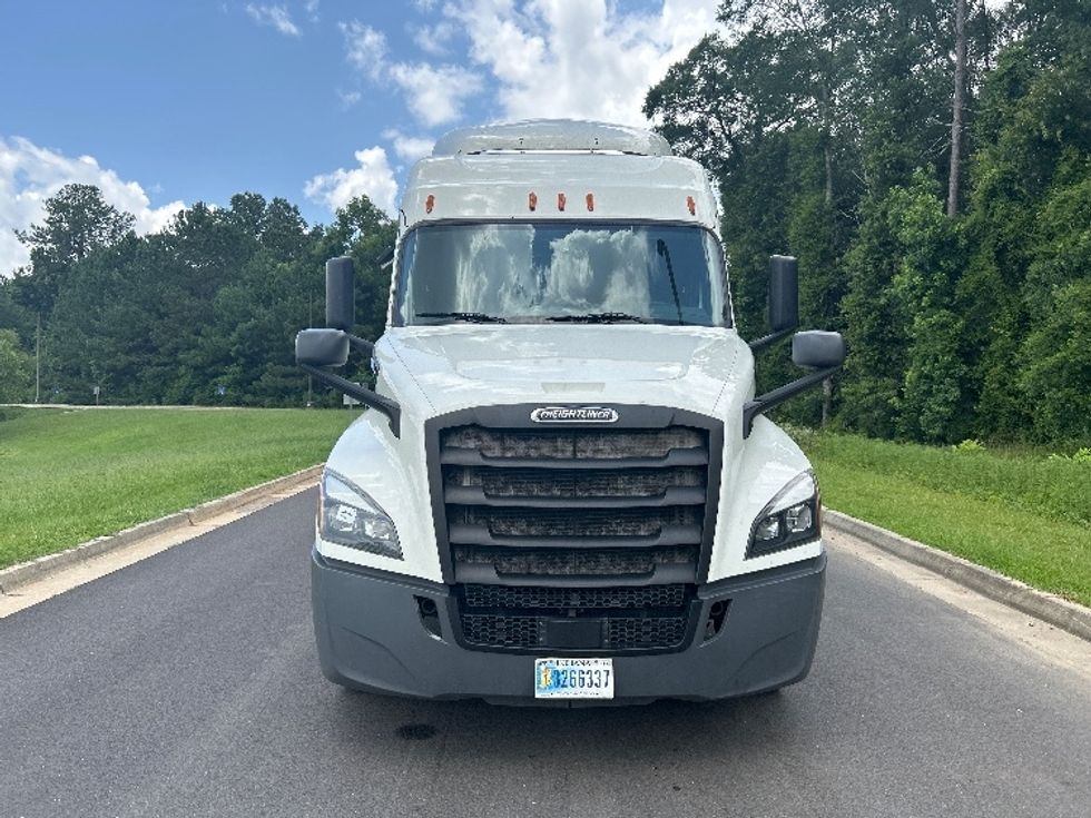 Sleeper Tractor-Heavy Duty Tractors-Freightliner-2019-T12664ST-Hattiesburg-MS-701,552\n\t\tmiles-$ 49,000 - Image 2