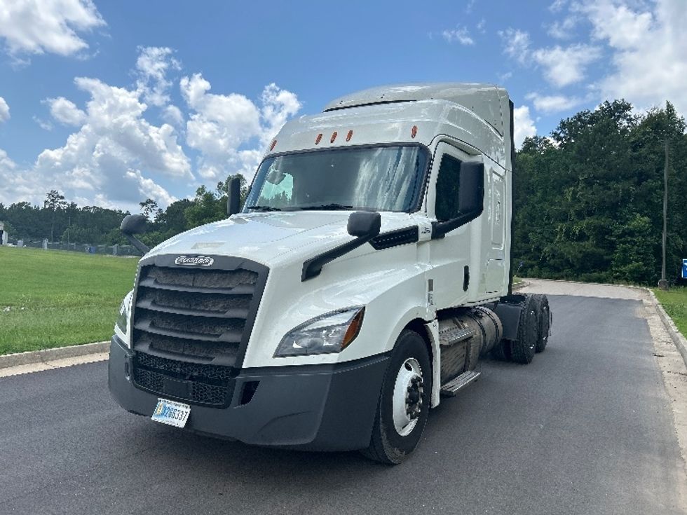 Sleeper Tractor-Heavy Duty Tractors-Freightliner-2019-T12664ST-Hattiesburg-MS-701,552\n\t\tmiles-$ 49,000 - Image 3