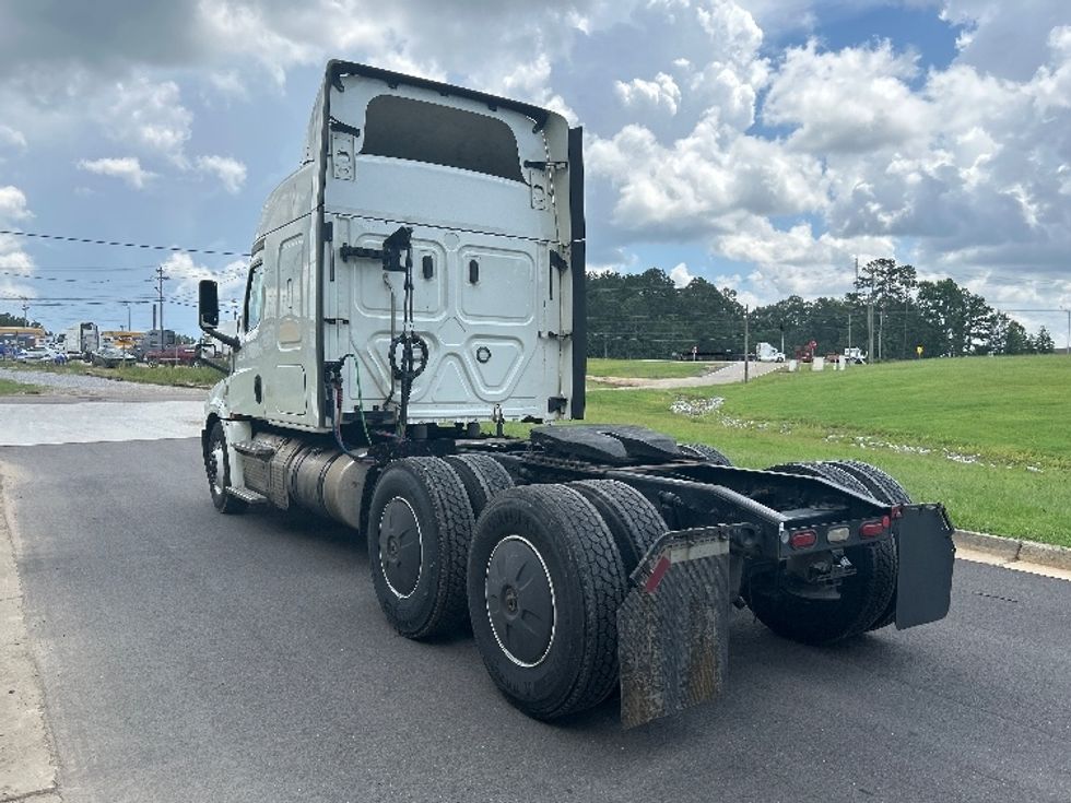 Sleeper Tractor-Heavy Duty Tractors-Freightliner-2019-T12664ST-Hattiesburg-MS-701,552\n\t\tmiles-$ 49,000 - Image 5