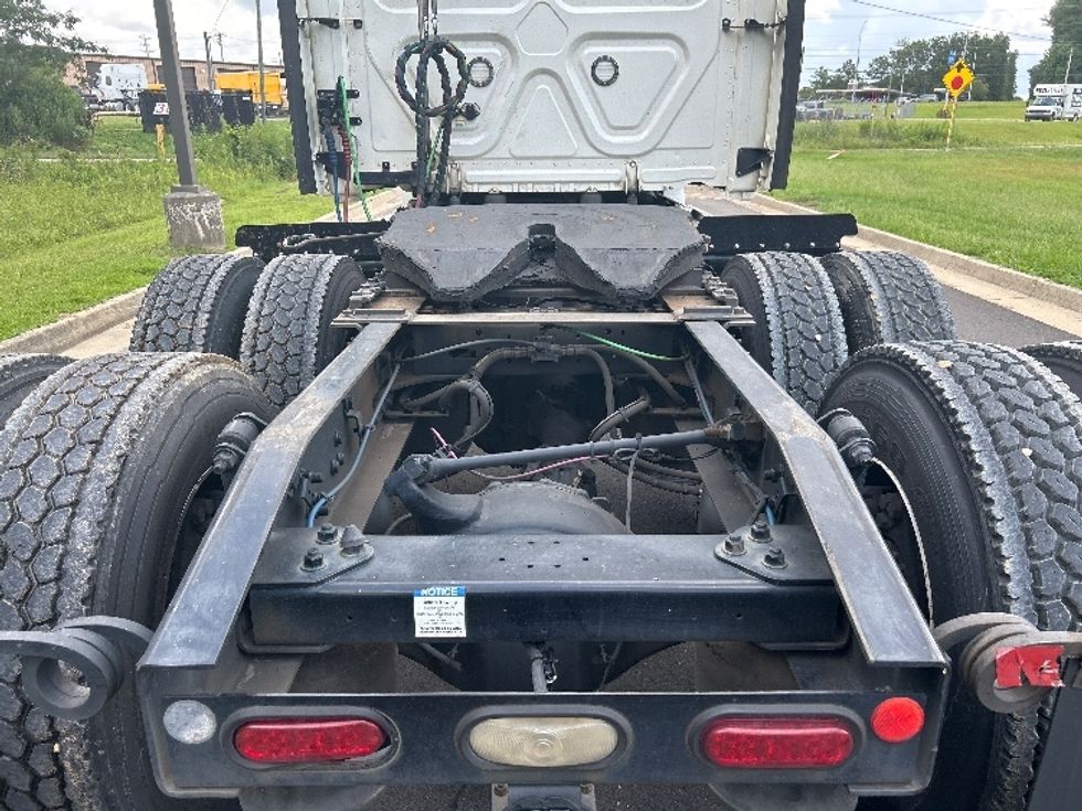 Sleeper Tractor-Heavy Duty Tractors-Freightliner-2019-T12664ST-Hattiesburg-MS-701,552\n\t\tmiles-$ 49,000 - Image 6