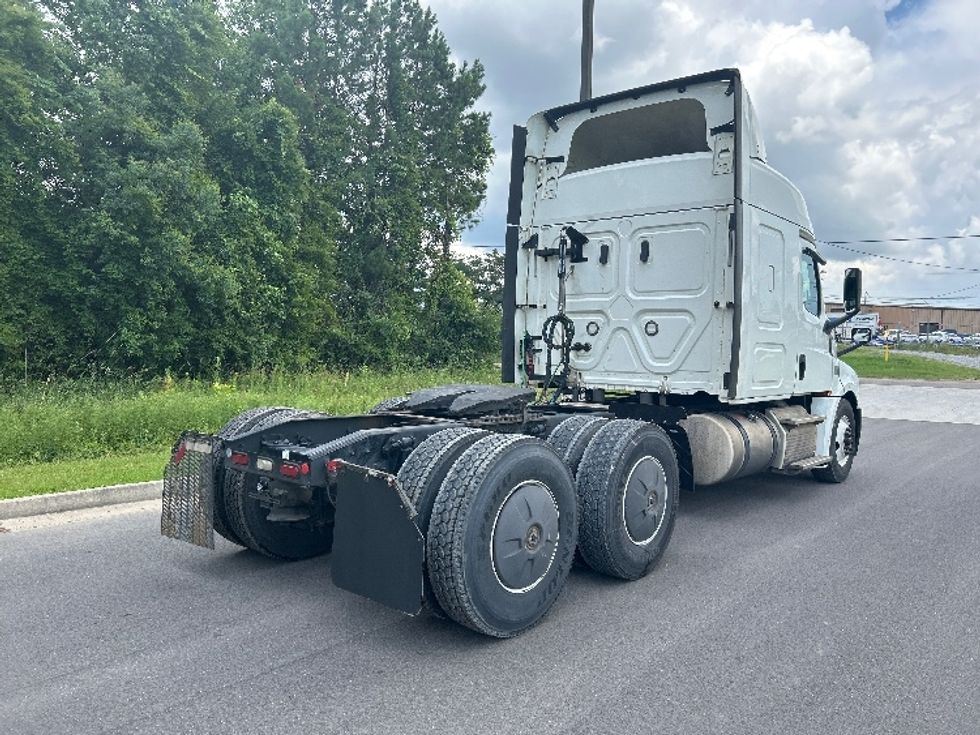 Sleeper Tractor-Heavy Duty Tractors-Freightliner-2019-T12664ST-Hattiesburg-MS-701,552\n\t\tmiles-$ 49,000 - Image 7