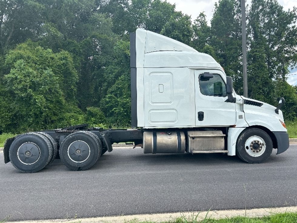 Sleeper Tractor-Heavy Duty Tractors-Freightliner-2019-T12664ST-Hattiesburg-MS-701,552\n\t\tmiles-$ 49,000 - Image 8