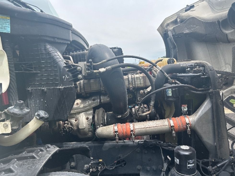 Sleeper Tractor-Heavy Duty Tractors-Freightliner-2019-T12664ST-Hattiesburg-MS-788,952\n\t\tmiles-$ 43,500 - Image 19