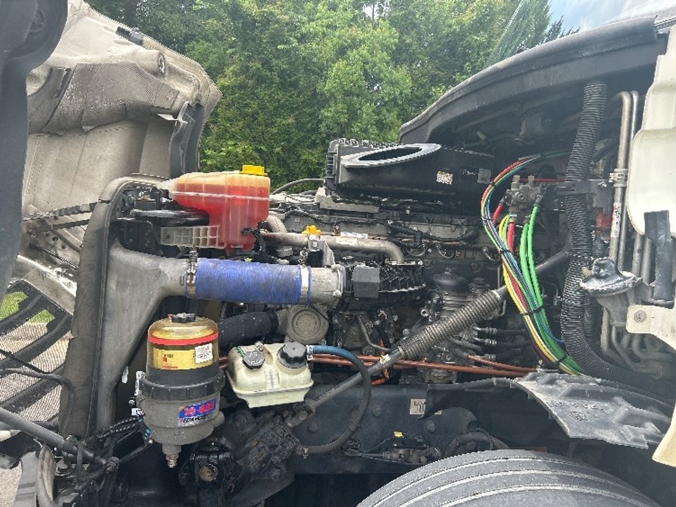 Sleeper Tractor-Heavy Duty Tractors-Freightliner-2019-T12664ST-Hattiesburg-MS-788,952\n\t\tmiles-$ 43,500 - Image 20