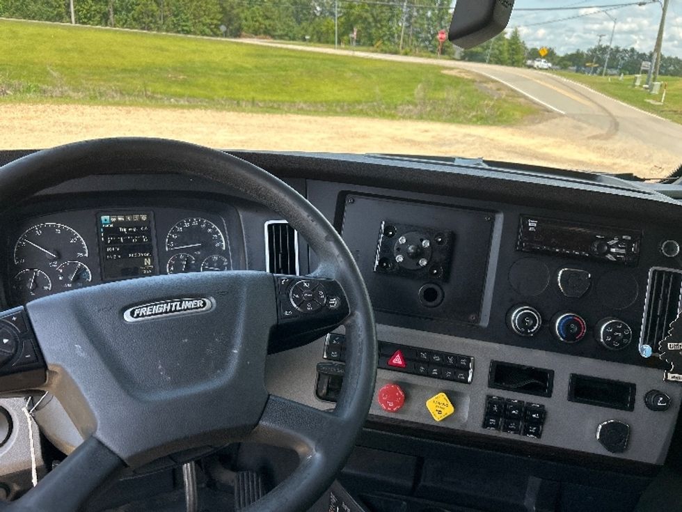 Sleeper Tractor-Heavy Duty Tractors-Freightliner-2019-T12664ST-Hattiesburg-MS-805,368\n\t\tmiles-$ 42,500 - Image 11