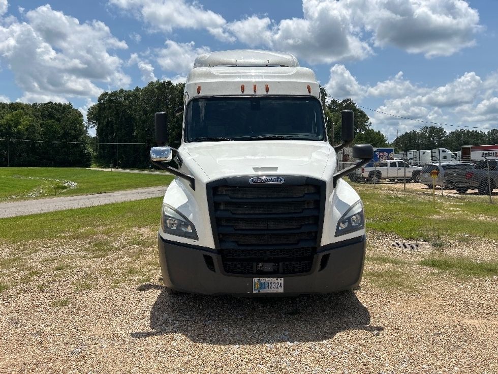 Sleeper Tractor-Heavy Duty Tractors-Freightliner-2019-T12664ST-Hattiesburg-MS-805,368\n\t\tmiles-$ 42,500 - Image 2