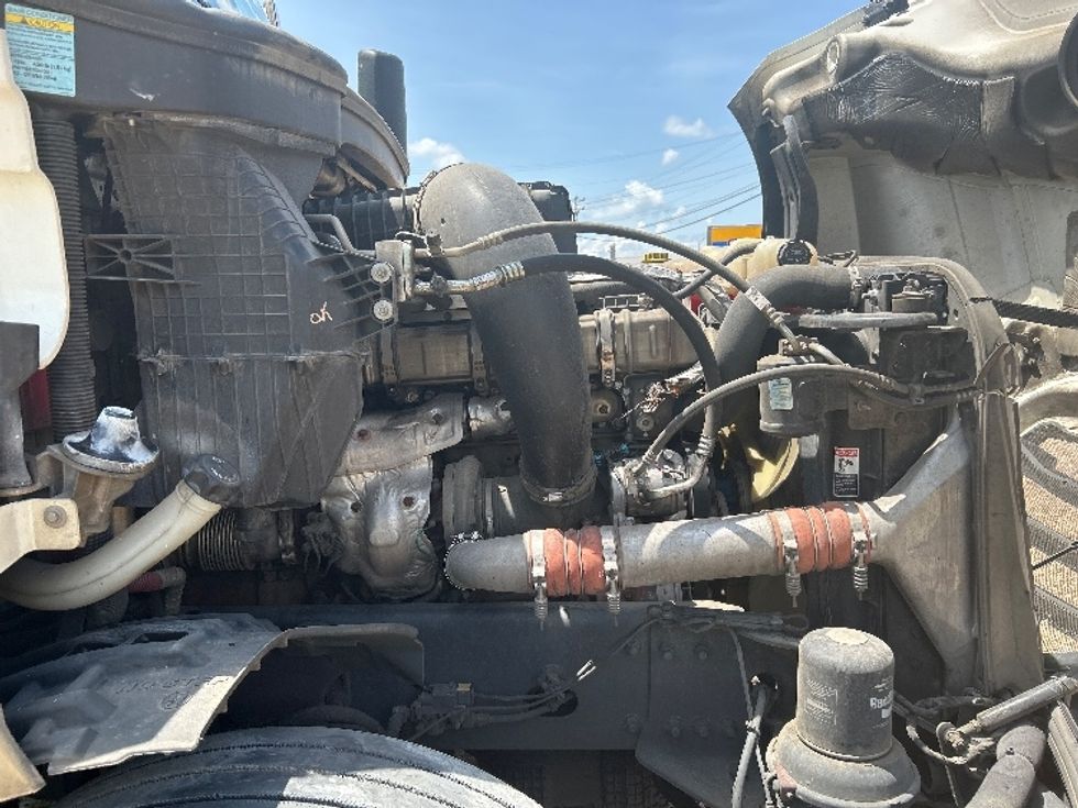 Sleeper Tractor-Heavy Duty Tractors-Freightliner-2019-T12664ST-Hattiesburg-MS-805,368\n\t\tmiles-$ 42,500 - Image 20