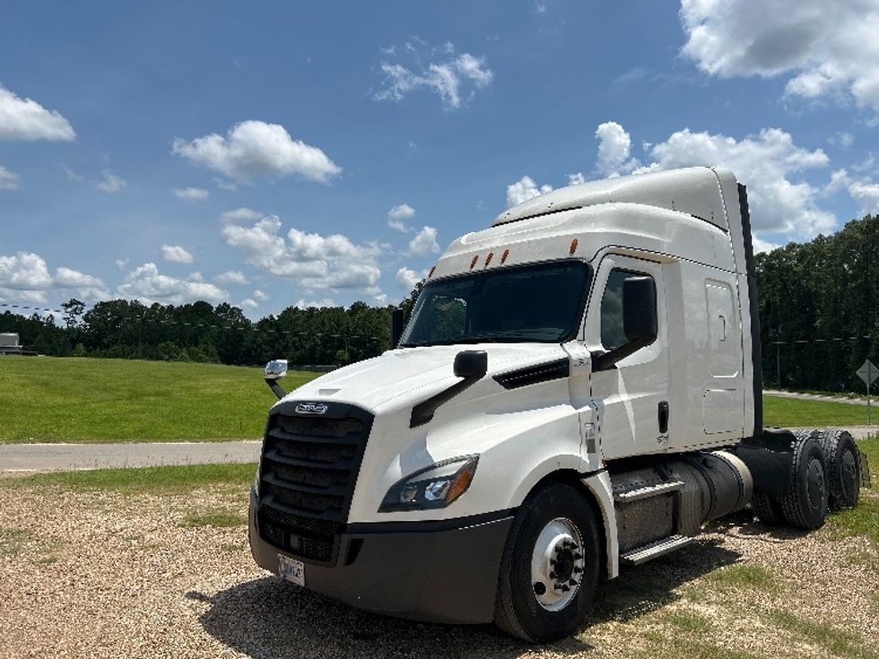 Sleeper Tractor-Heavy Duty Tractors-Freightliner-2019-T12664ST-Hattiesburg-MS-805,368\n\t\tmiles-$ 42,500 - Image 3