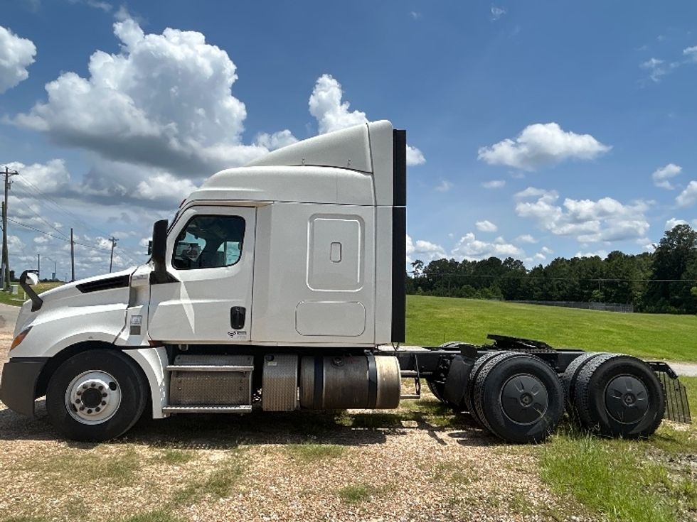 Sleeper Tractor-Heavy Duty Tractors-Freightliner-2019-T12664ST-Hattiesburg-MS-805,368\n\t\tmiles-$ 42,500 - Image 4
