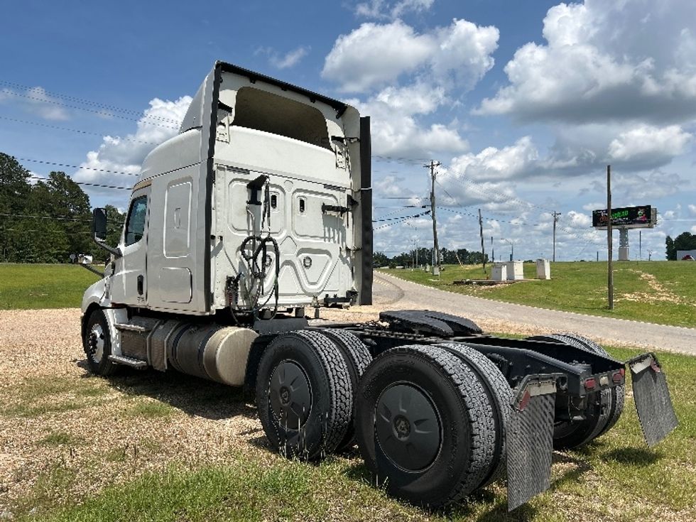 Sleeper Tractor-Heavy Duty Tractors-Freightliner-2019-T12664ST-Hattiesburg-MS-805,368\n\t\tmiles-$ 42,500 - Image 5
