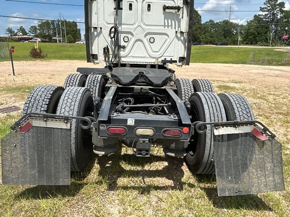 Sleeper Tractor-Heavy Duty Tractors-Freightliner-2019-T12664ST-Hattiesburg-MS-805,368\n\t\tmiles-$ 42,500 - Image 6