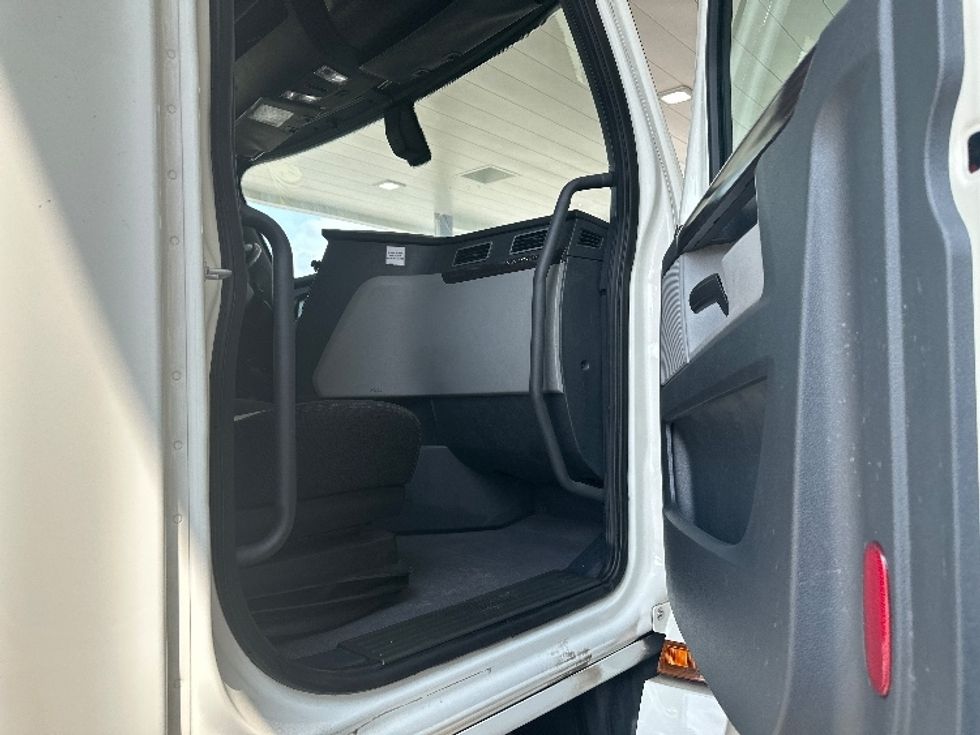 2019 Freightliner T12664ST Sleeper Tractor