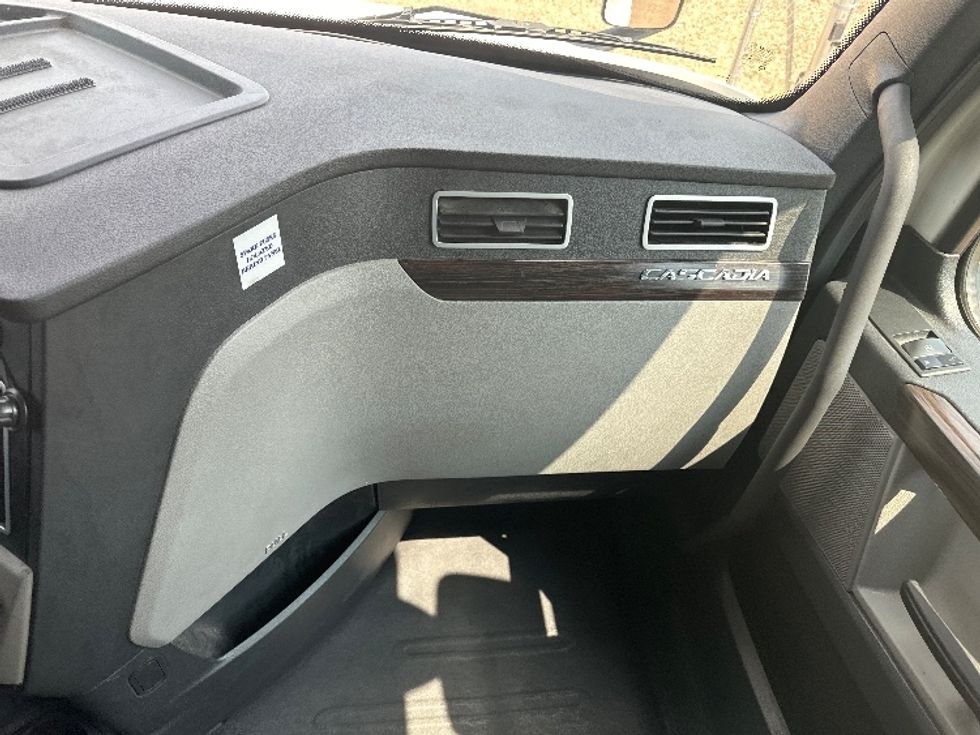 2019 Freightliner T12664ST Sleeper Tractor