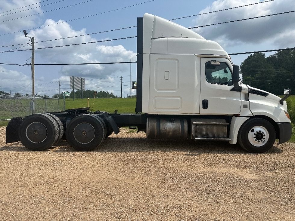 2019 Freightliner T12664ST Sleeper Tractor