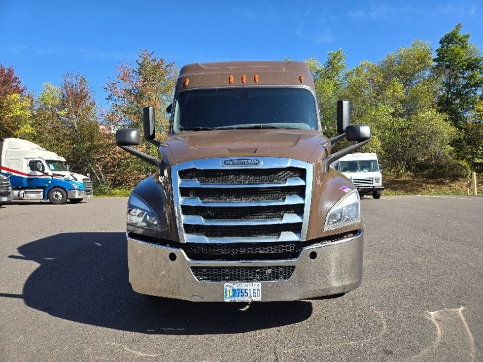 Sleeper Tractor-Heavy Duty Tractors-Freightliner-2019-T12664ST-Hazleton-PA-403,391\n\t\tmiles-$ 64,000 - Image 2