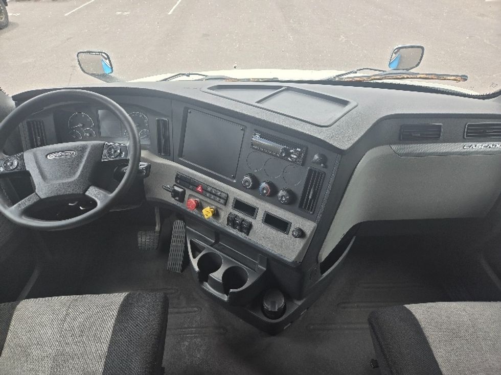 Sleeper Tractor-Heavy Duty Tractors-Freightliner-2019-T12664ST-Hazleton-PA-488,882\n\t\tmiles-$ 56,250 - Image 12