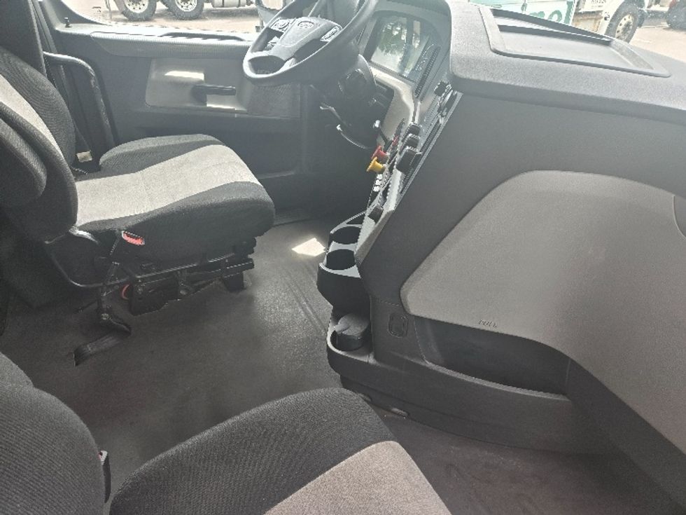 Sleeper Tractor-Heavy Duty Tractors-Freightliner-2019-T12664ST-Hazleton-PA-488,882\n\t\tmiles-$ 56,250 - Image 15