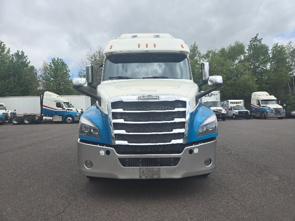 Sleeper Tractor-Heavy Duty Tractors-Freightliner-2019-T12664ST-Hazleton-PA-488,882\n\t\tmiles-$ 56,250 - Image 2