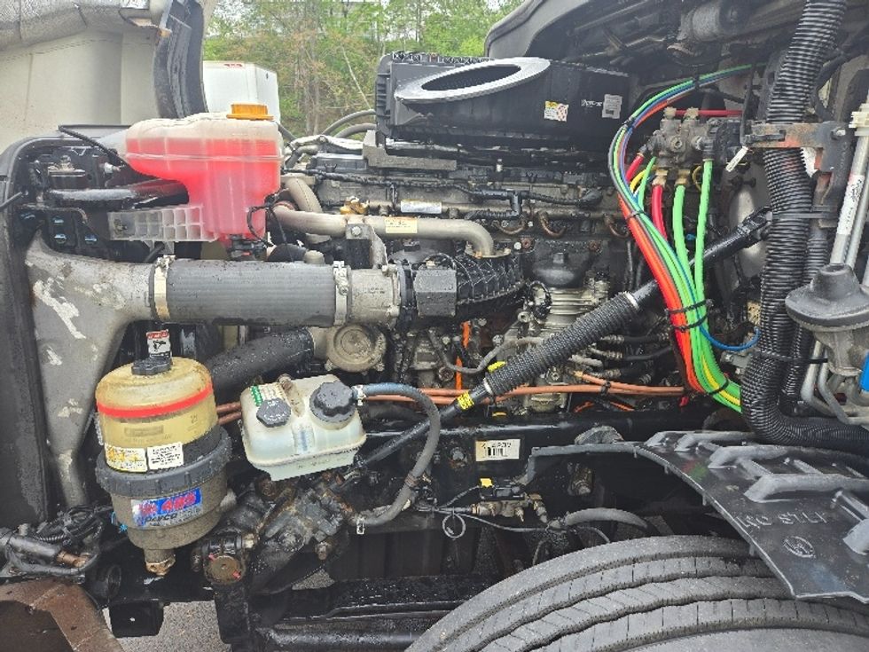 Sleeper Tractor-Heavy Duty Tractors-Freightliner-2019-T12664ST-Hazleton-PA-488,882\n\t\tmiles-$ 56,250 - Image 21