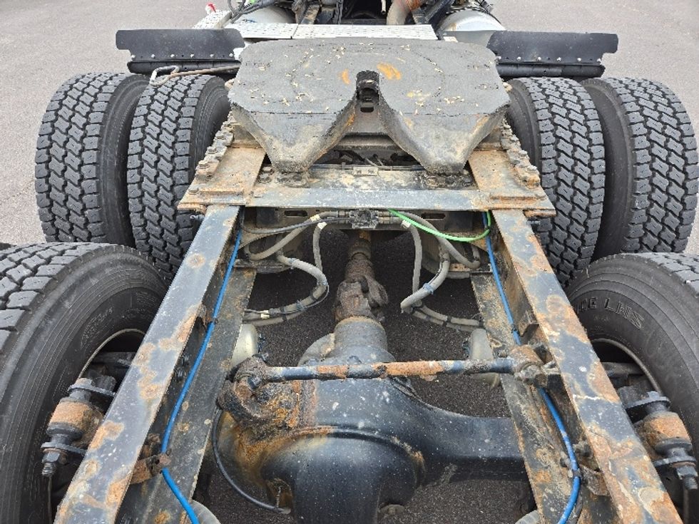 Sleeper Tractor-Heavy Duty Tractors-Freightliner-2019-T12664ST-Hazleton-PA-488,882\n\t\tmiles-$ 56,250 - Image 6