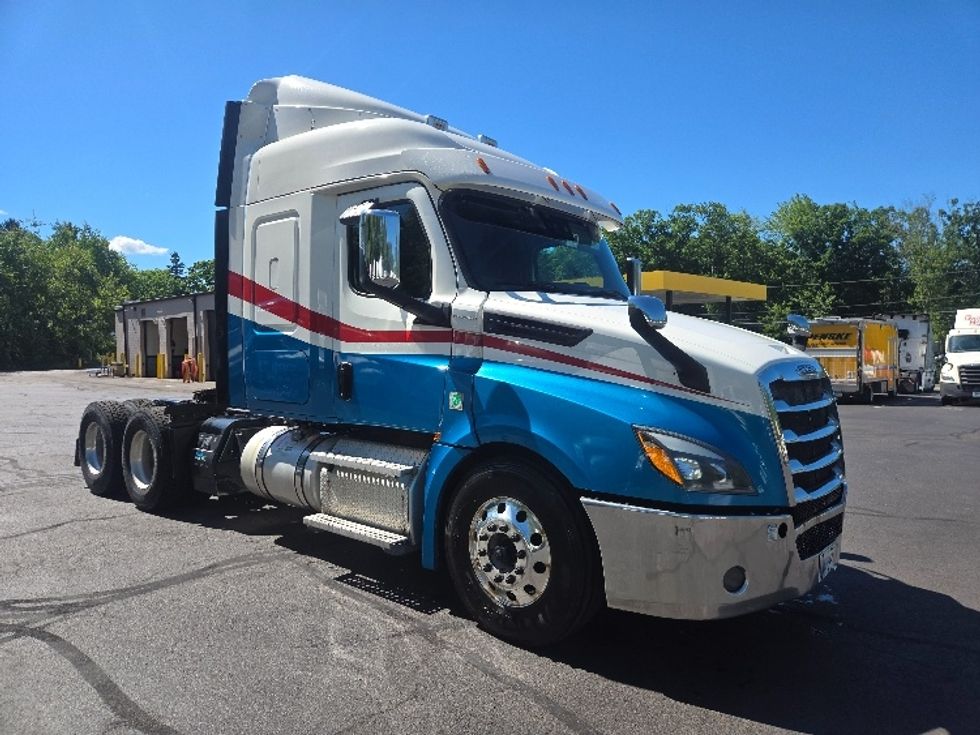 Sleeper Tractor-Heavy Duty Tractors-Freightliner-2019-T12664ST-Hazleton-PA-539,010\n\t\tmiles-$ 51,750 - Image 1