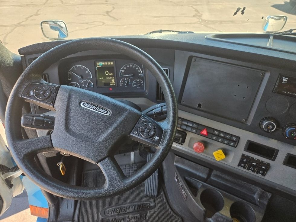Sleeper Tractor-Heavy Duty Tractors-Freightliner-2019-T12664ST-Hazleton-PA-539,010\n\t\tmiles-$ 51,750 - Image 11