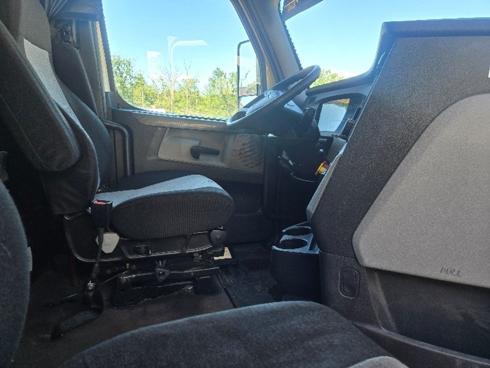 Sleeper Tractor-Heavy Duty Tractors-Freightliner-2019-T12664ST-Hazleton-PA-539,010\n\t\tmiles-$ 51,750 - Image 15