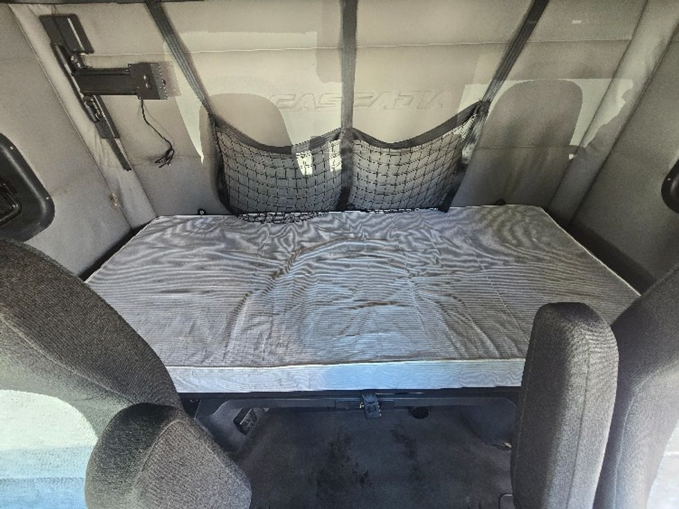 Sleeper Tractor-Heavy Duty Tractors-Freightliner-2019-T12664ST-Hazleton-PA-539,010\n\t\tmiles-$ 51,750 - Image 16