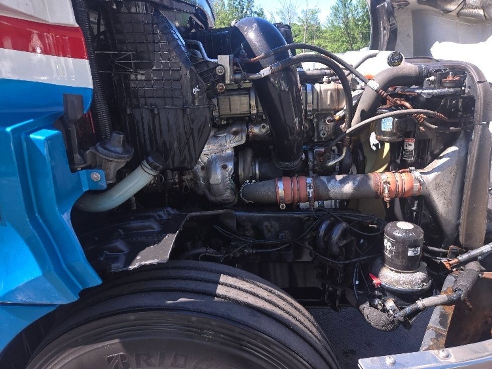 Sleeper Tractor-Heavy Duty Tractors-Freightliner-2019-T12664ST-Hazleton-PA-539,010\n\t\tmiles-$ 51,750 - Image 19