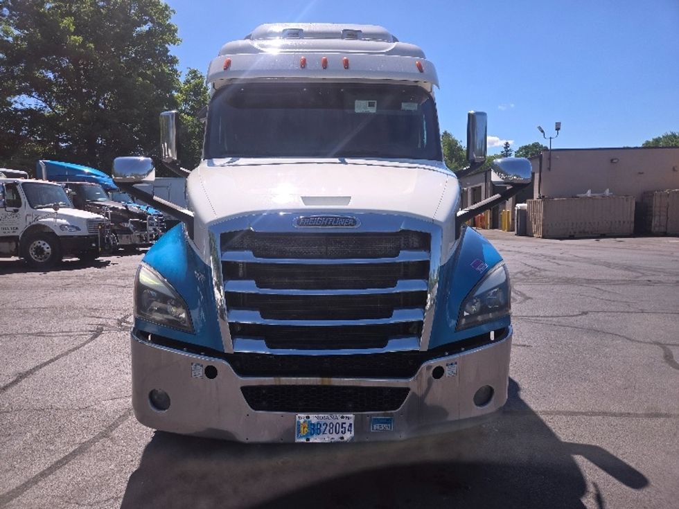 Sleeper Tractor-Heavy Duty Tractors-Freightliner-2019-T12664ST-Hazleton-PA-539,010\n\t\tmiles-$ 51,750 - Image 2