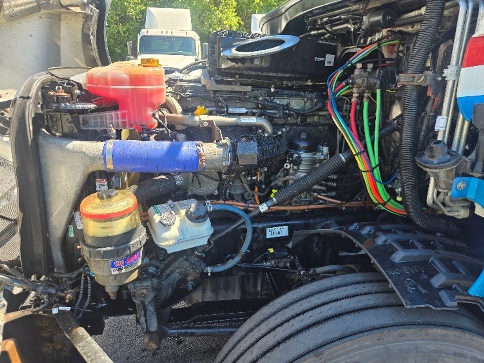Sleeper Tractor-Heavy Duty Tractors-Freightliner-2019-T12664ST-Hazleton-PA-539,010\n\t\tmiles-$ 51,750 - Image 20