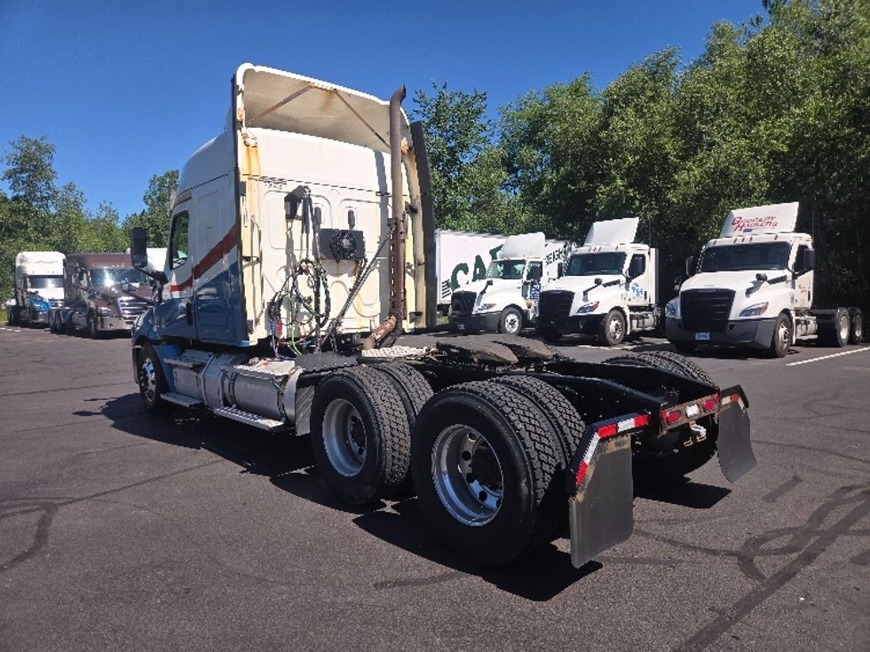 Sleeper Tractor-Heavy Duty Tractors-Freightliner-2019-T12664ST-Hazleton-PA-539,010\n\t\tmiles-$ 51,750 - Image 5