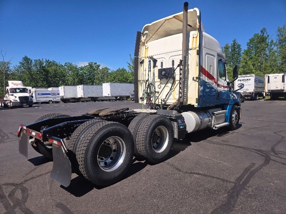 Sleeper Tractor-Heavy Duty Tractors-Freightliner-2019-T12664ST-Hazleton-PA-539,010\n\t\tmiles-$ 51,750 - Image 7