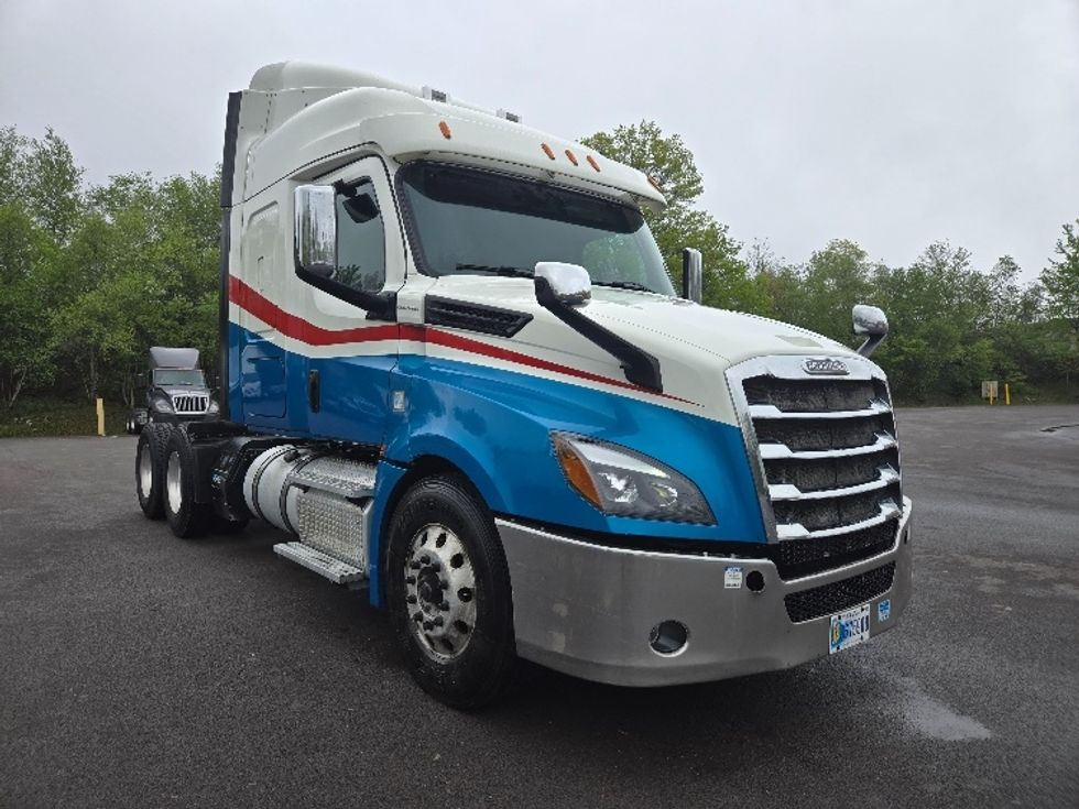 Sleeper Tractor-Heavy Duty Tractors-Freightliner-2019-T12664ST-Hazleton-PA-605,731\n\t\tmiles-$ 50,000 - Image 1