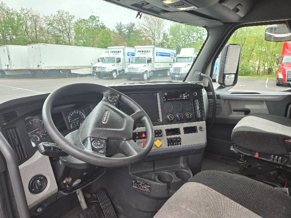 Sleeper Tractor-Heavy Duty Tractors-Freightliner-2019-T12664ST-Hazleton-PA-605,731\n\t\tmiles-$ 50,000 - Image 10