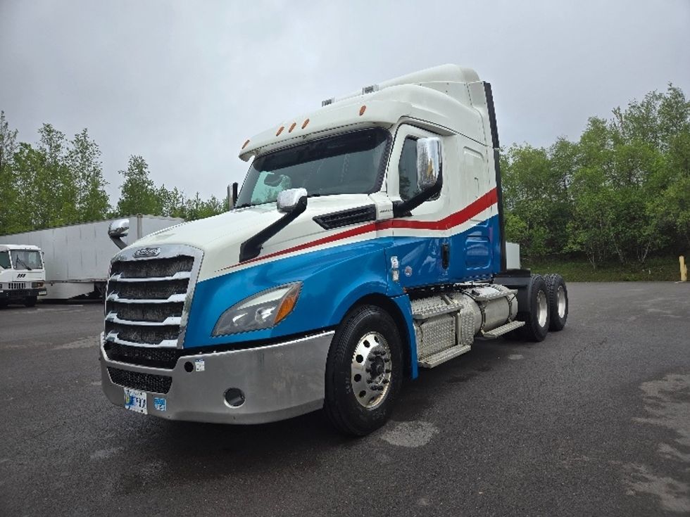 Sleeper Tractor-Heavy Duty Tractors-Freightliner-2019-T12664ST-Hazleton-PA-605,731\n\t\tmiles-$ 50,000 - Image 3