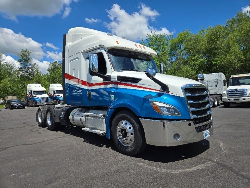 Sleeper Tractor-Heavy Duty Tractors-Freightliner-2019-T12664ST-Hazleton-PA-609,030\n\t\tmiles-$ 46,250 - Image 1
