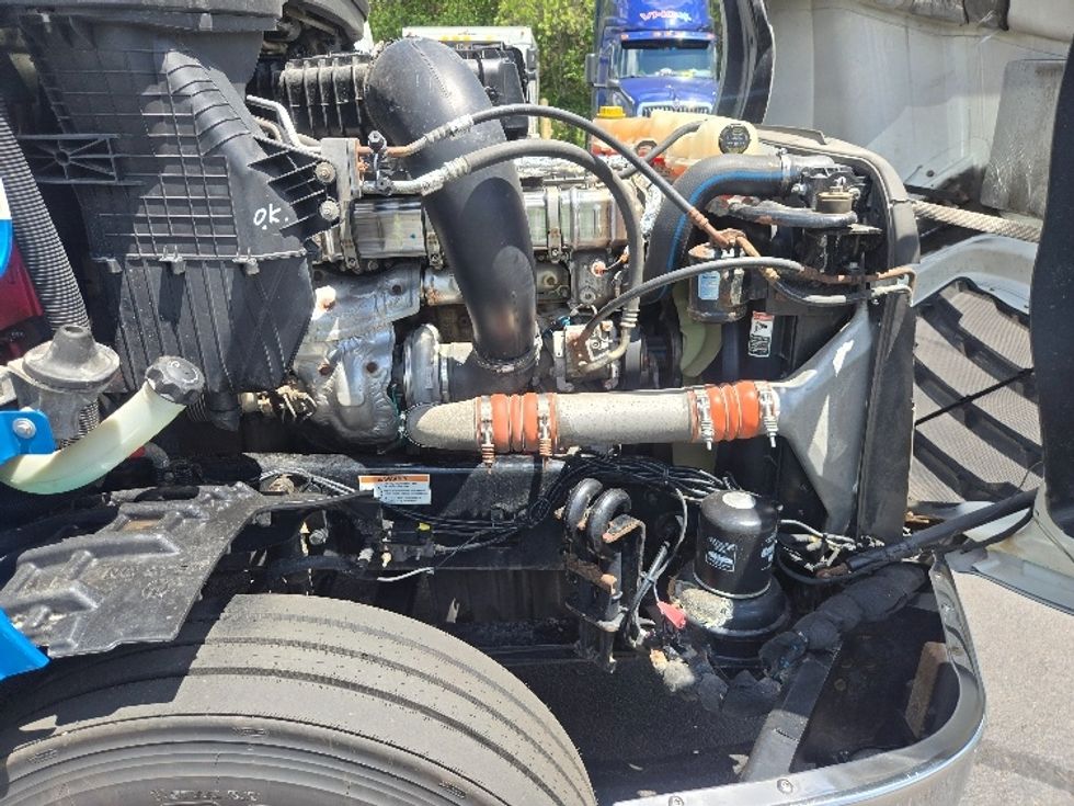 Sleeper Tractor-Heavy Duty Tractors-Freightliner-2019-T12664ST-Hazleton-PA-609,030\n\t\tmiles-$ 46,250 - Image 19