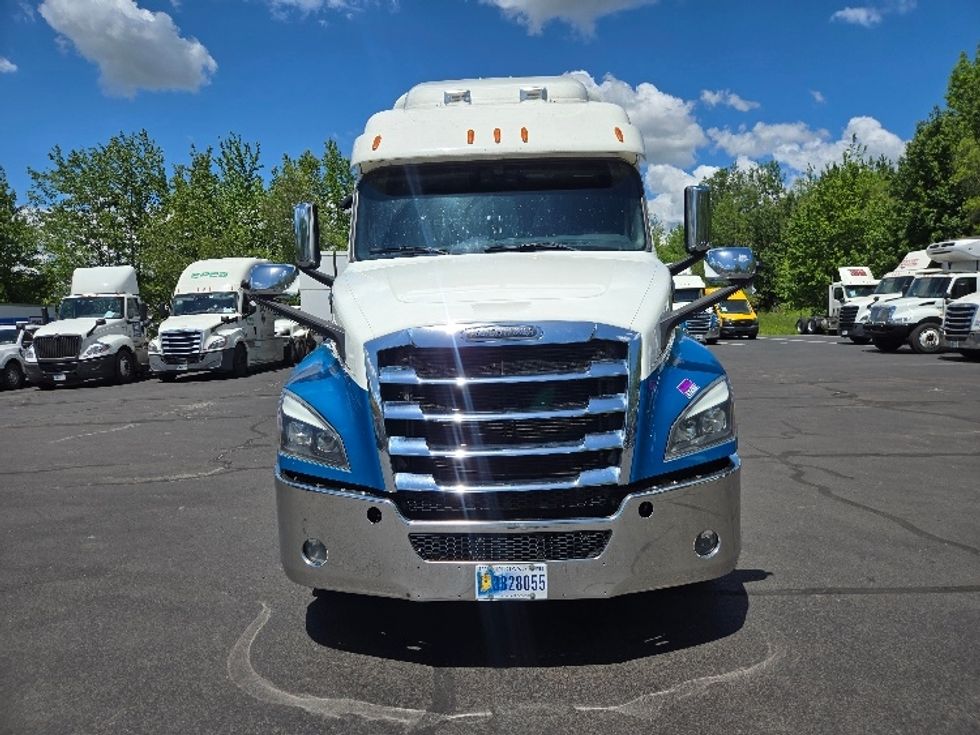 Sleeper Tractor-Heavy Duty Tractors-Freightliner-2019-T12664ST-Hazleton-PA-609,030\n\t\tmiles-$ 46,250 - Image 2