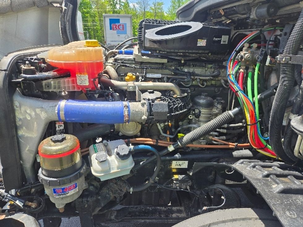Sleeper Tractor-Heavy Duty Tractors-Freightliner-2019-T12664ST-Hazleton-PA-609,030\n\t\tmiles-$ 46,250 - Image 20
