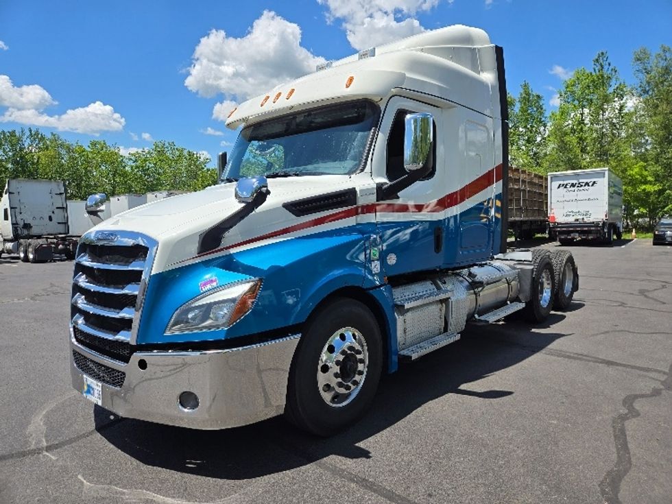 Sleeper Tractor-Heavy Duty Tractors-Freightliner-2019-T12664ST-Hazleton-PA-609,030\n\t\tmiles-$ 46,250 - Image 3