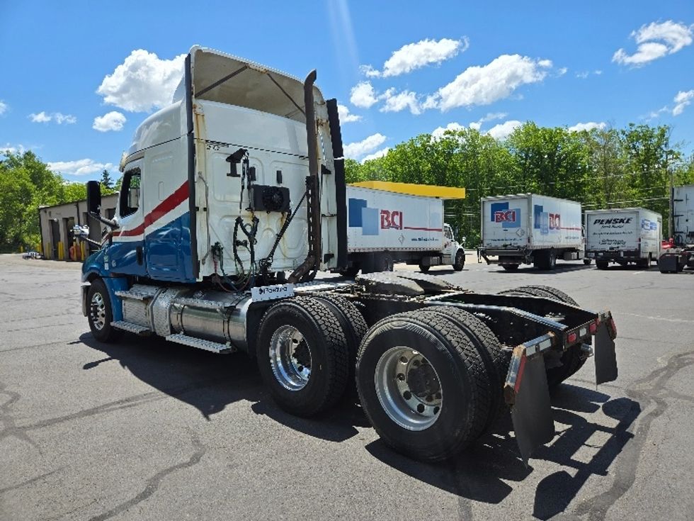 Sleeper Tractor-Heavy Duty Tractors-Freightliner-2019-T12664ST-Hazleton-PA-609,030\n\t\tmiles-$ 46,250 - Image 5