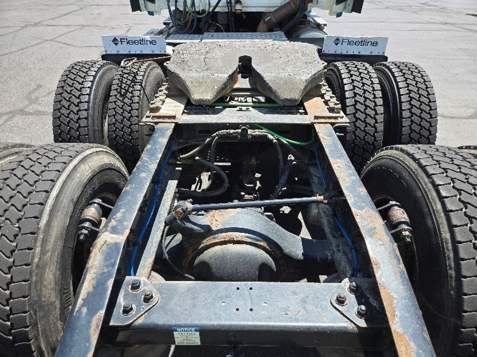 Sleeper Tractor-Heavy Duty Tractors-Freightliner-2019-T12664ST-Hazleton-PA-609,030\n\t\tmiles-$ 46,250 - Image 6